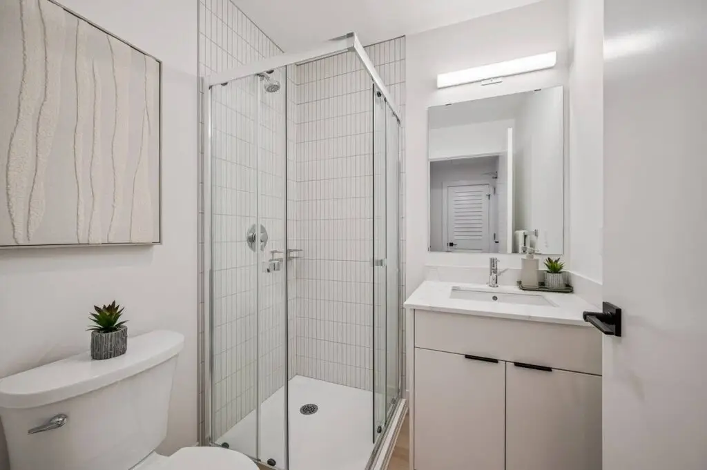 Unit 1D · Bathroom