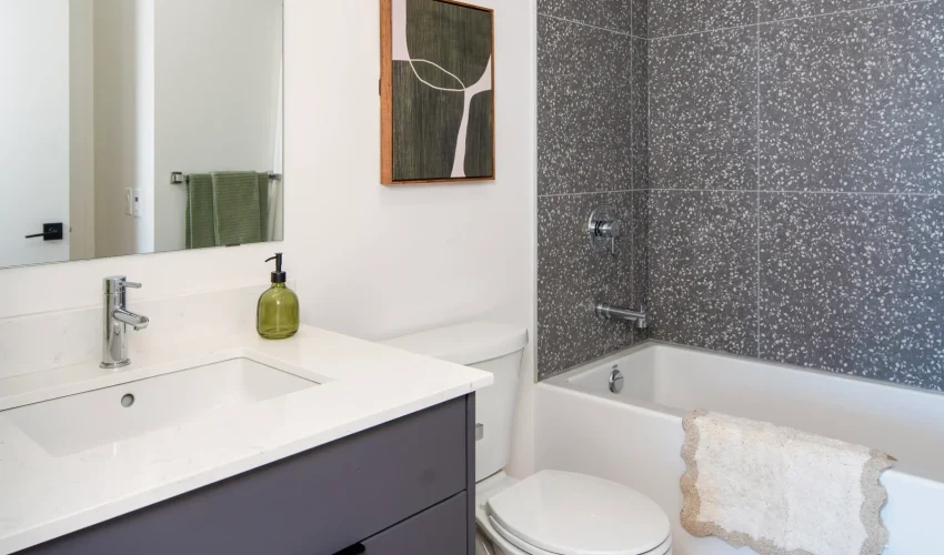 The Giorgio - Bathroom
